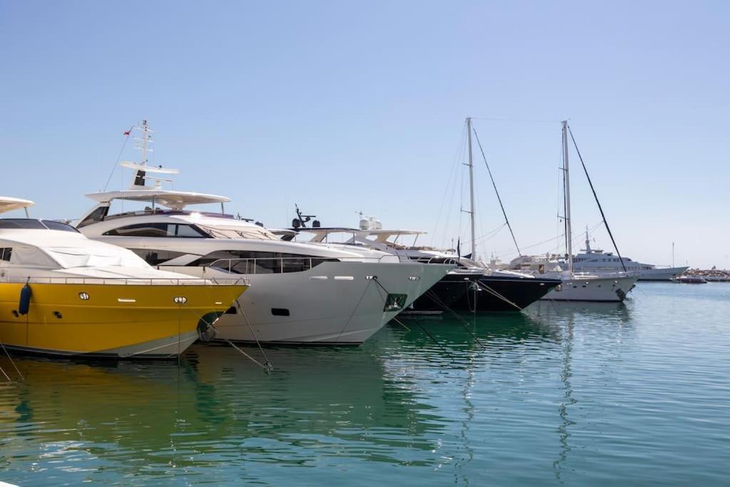 Puerto Banus Luxurious Apartment In The Heart Of The Port มาร์เบยา ภายนอก รูปภาพ