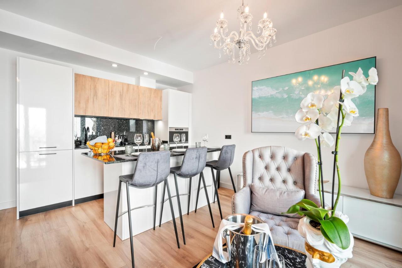 Puerto Banus Luxurious Apartment In The Heart Of The Port มาร์เบยา ภายนอก รูปภาพ
