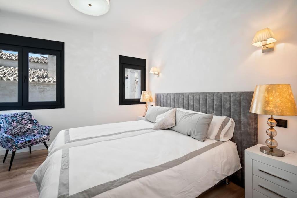 Puerto Banus Luxurious Apartment In The Heart Of The Port มาร์เบยา ภายนอก รูปภาพ