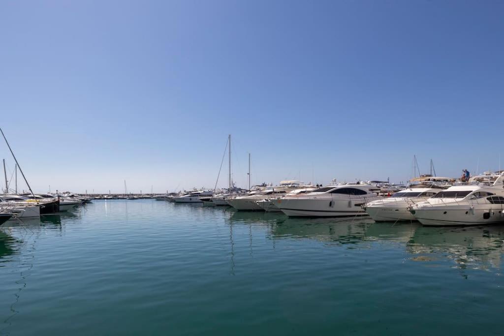Puerto Banus Luxurious Apartment In The Heart Of The Port มาร์เบยา ภายนอก รูปภาพ