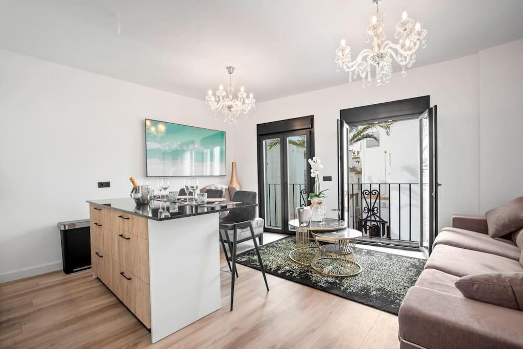 Puerto Banus Luxurious Apartment In The Heart Of The Port มาร์เบยา ภายนอก รูปภาพ